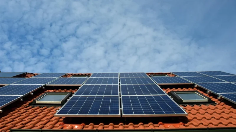 Fotowoltaika i magazyny energii — jak wpływają na świadectwo energetyczne budynku